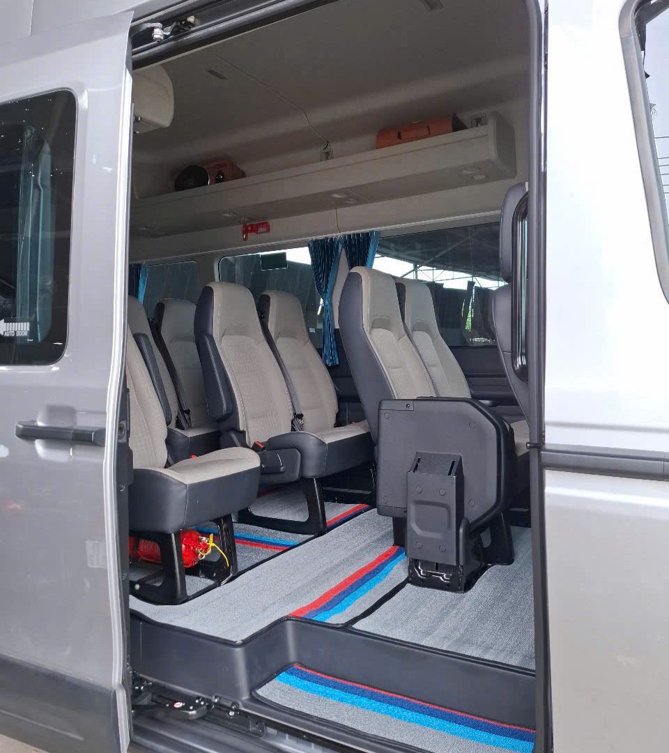 Khoang ghế ngồi xe 16 chỗ tiêu chuẩn