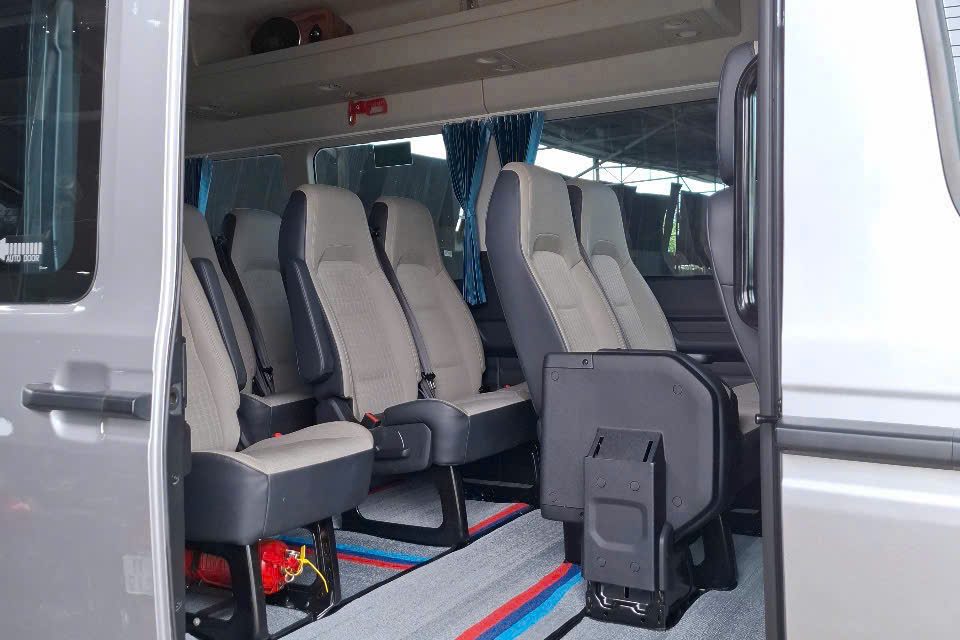 Khoang ghế ngồi xe 16 chỗ tiêu chuẩn